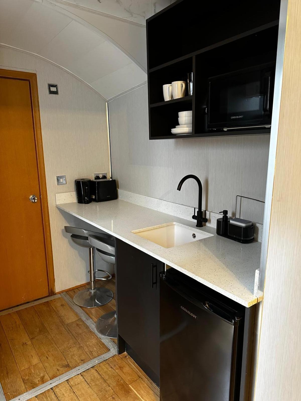 Fb1-Spacious Basement Studio Flat Fits 2- Near Hyde Park 런던 외부 사진