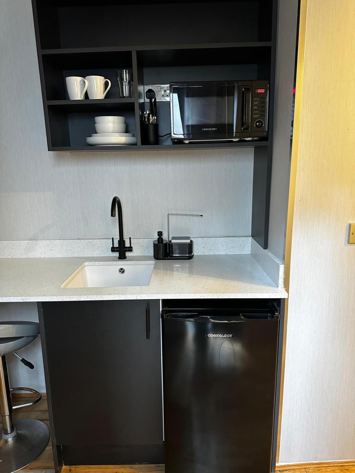 Fb1-Spacious Basement Studio Flat Fits 2- Near Hyde Park 런던 외부 사진