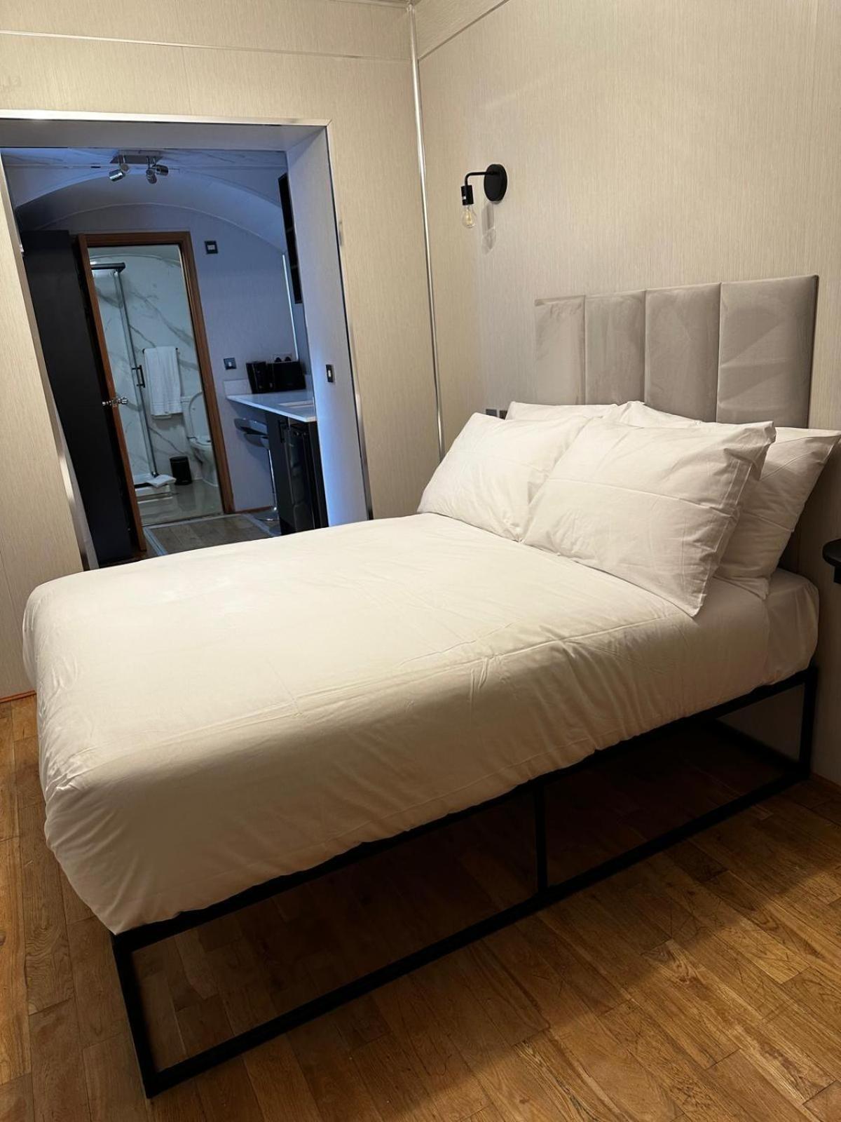 Fb1-Spacious Basement Studio Flat Fits 2- Near Hyde Park 런던 외부 사진